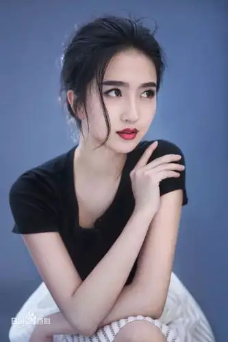 与言溯不同,智商极高的生物学家甄爱什么都好,唯独爱出神,其实就是