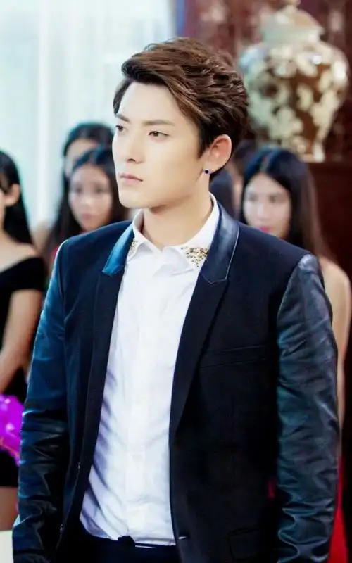 外貌:闵胜浩性格:严厉身份:昌海道馆大师兄外貌:水沉舟性格:宠妹狂魔