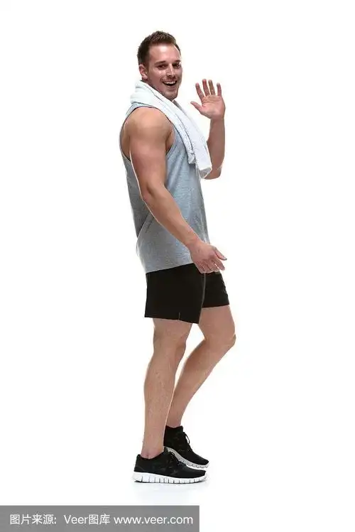 一个肌肉男的侧视图