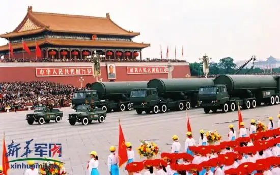 阅兵:                           记者回忆:1999年国庆50周年大阅兵