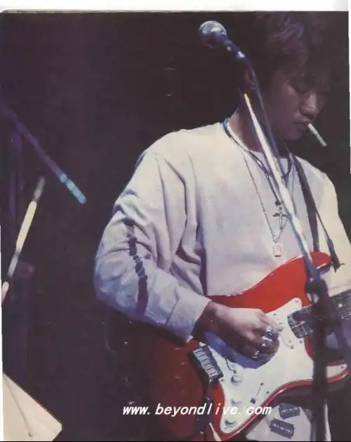 黄家驹抽烟的吗?