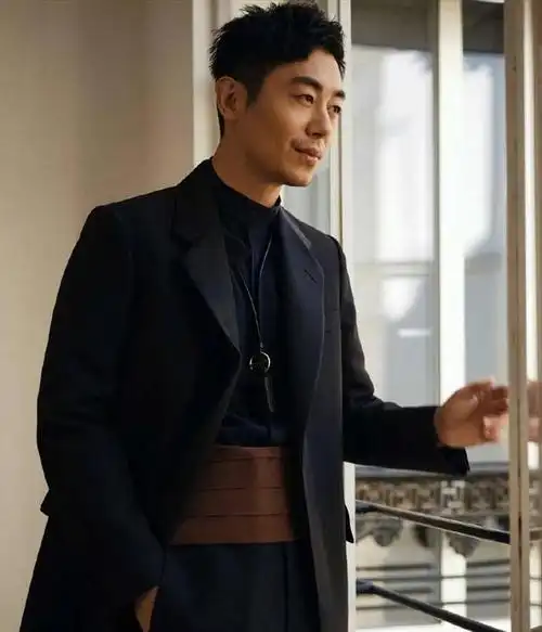 从中心到边缘?朱亚文境遇引唏嘘,网友直呼:娱乐圈风云变幻!