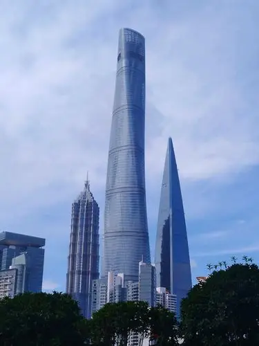 黄浦滨江看浦东最高的建筑上海中心.