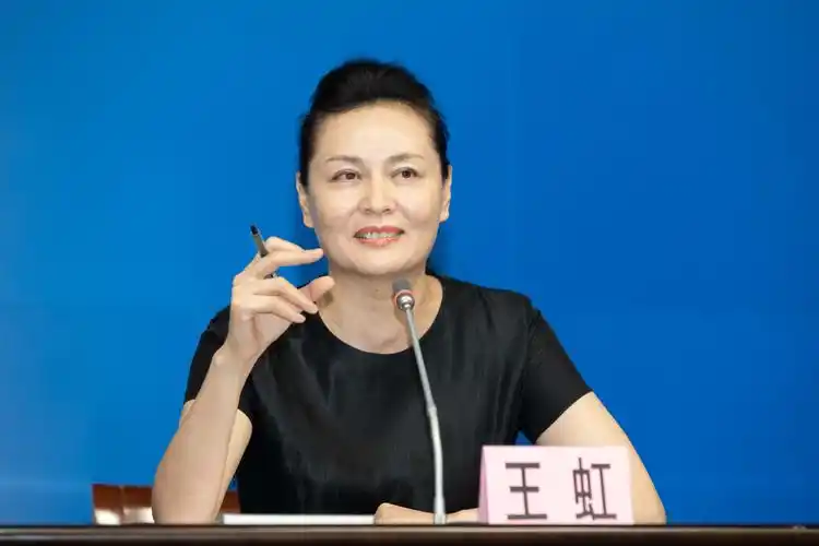 艺术家谈疫情防控|王虹:教授网课下了很多功夫