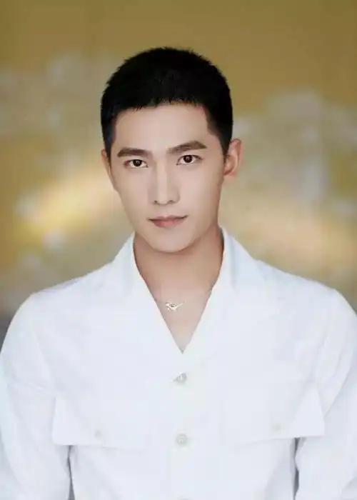 杨洋的帅气寸头造型每个男生都会尝试