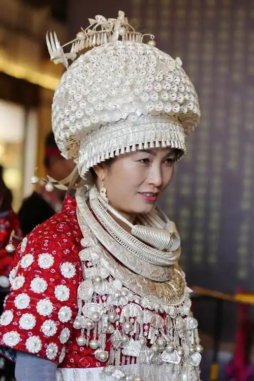 民俗摄影苗族服饰交相辉映烟雨凤凰靓丽苗妹氤氲旖旎