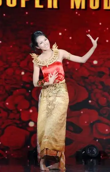 2012年亚洲超级模特大赛落幕 中国选手解舒雅加冕冠军