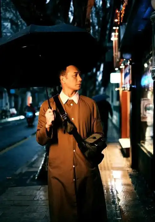 黄觉娶了圈外麦子婚后生一儿一女一家四口其乐融融