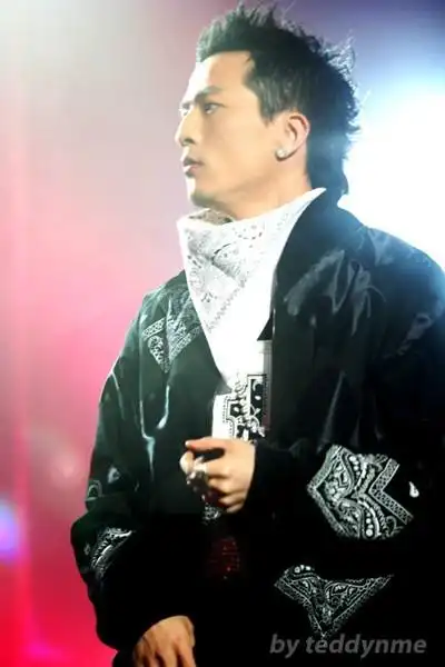 p>teddy,本名朴洪俊(         ),1978年9月14日出生于韩国,韩国歌手