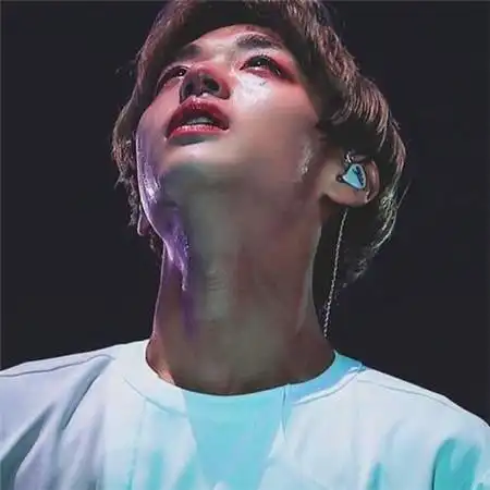 伤感流泪男头图片 在夜里哭得撕心裂肺的男孩哭完记得成熟_男生头像