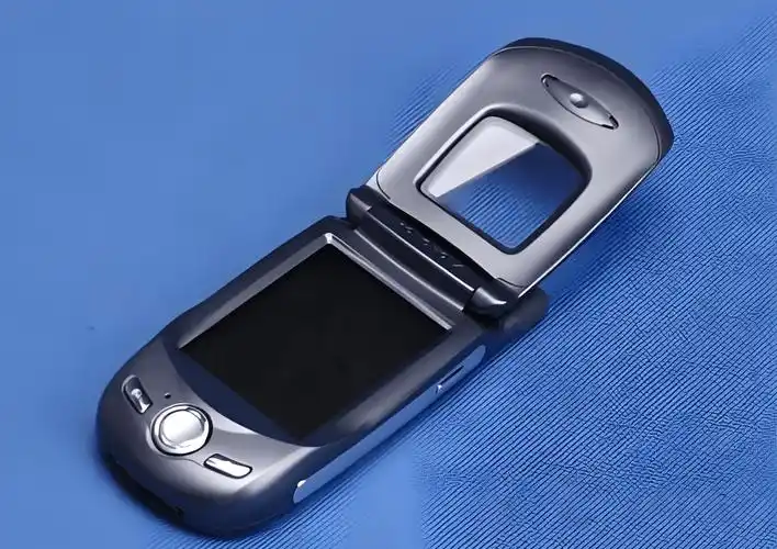 摩托罗拉 a768 作为 a760 的增强版,以更精致的外观和细节设计赢得了