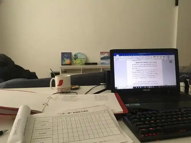 新年第一天加班 注定劳碌命 叹气