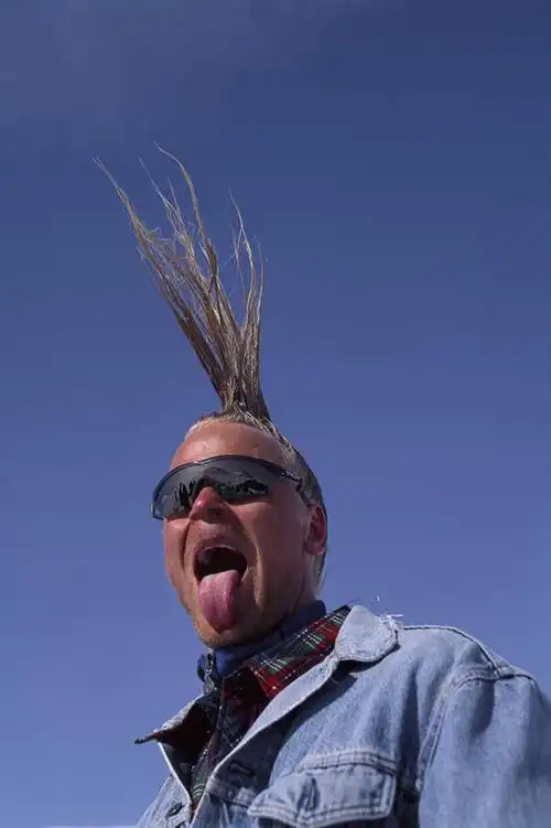 西方人,一个人,站,竖图,室外,白天,仰视,欧洲,欧洲人,仅一个男性,仅一