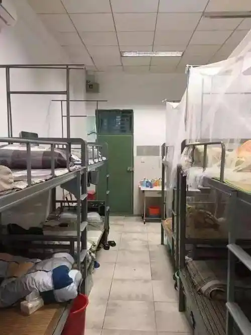 48光明中学49布吉高级中学50横岗高级中学布局:8人/间,上下铺配置