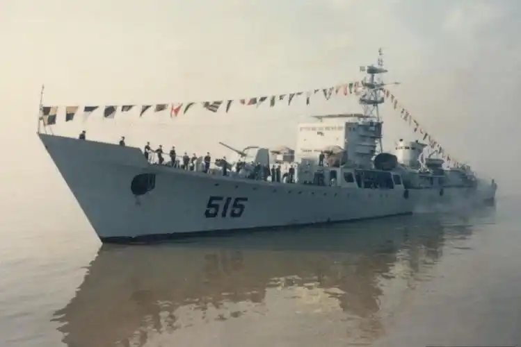 p>厦门号护卫舰(舷号:515,简称:厦门舰),是中国海军隶下的一艘导弹