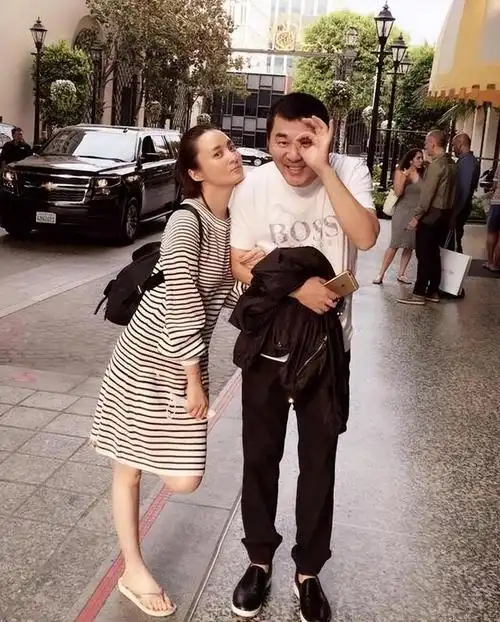 陈建斌真是丢了宝!吴越温柔甜美气质不输蒋勤勤,50岁美得像30岁