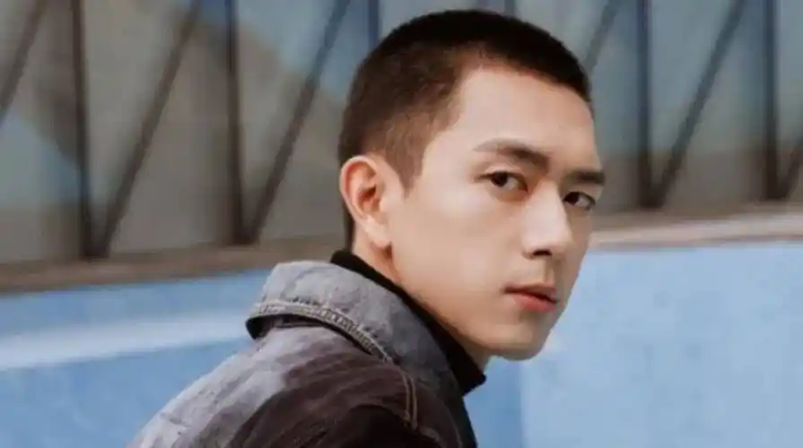 "寸头"也帅气的男明星只服这4位,朝气蓬勃,精神抖擞_造型_发型_陈伟霆