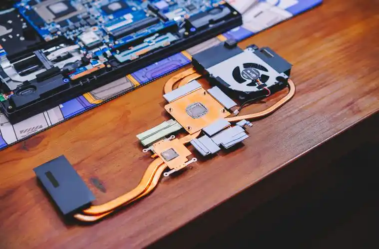 炫龙m7评测(炫龙m7-e8s3首发上手评测:5800h 3070香不香?能忍住不冲?