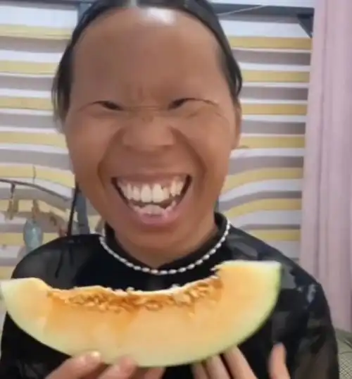 表情包分享我78李美丽和小田甜