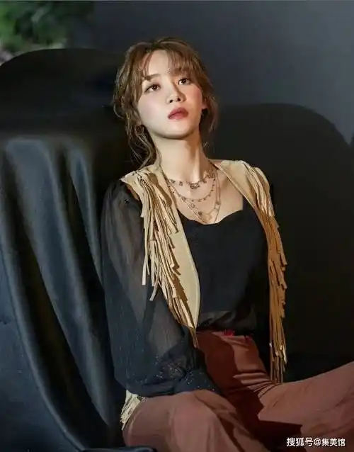 40岁徐酉奈,风情万种,魅力无边!_音乐界_社会_人心