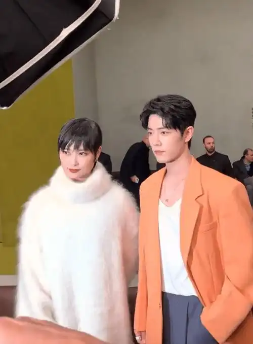 李宇春肖战时装周同框太养眼,两位时尚大咖都深谙色彩搭配之道