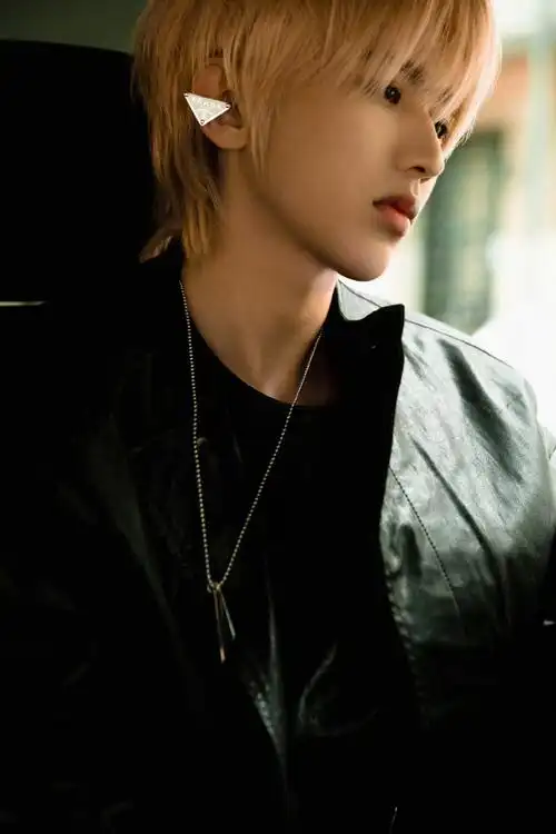 蔡徐坤长发##蔡徐坤新歌spotlight