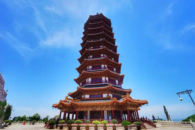 普门万佛宝塔是和宝陀讲寺一起建的,虽然不是古迹,但宝塔所在的平台是