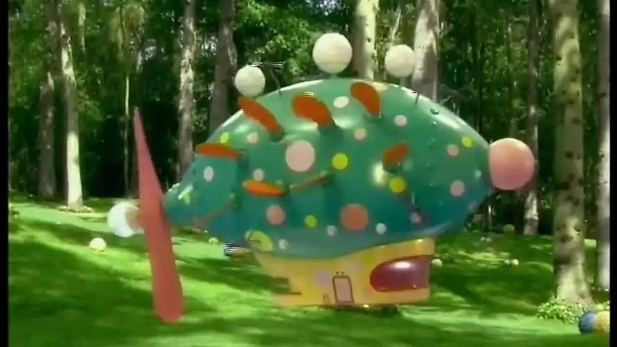 花园宝宝:大家在飞飞鱼上,依古比古看到飞飞鱼,呼唤飞飞鱼