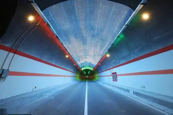 新疆哈密东天山特长隧道通车在即