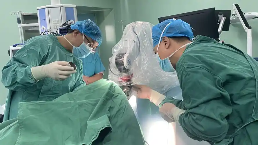 机器人操刀宁夏神经外科手术迈入智能时代