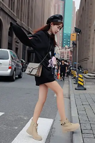 靴子女2020春夏新款韩版短靴女欧美马丁靴女系带英伦风日系