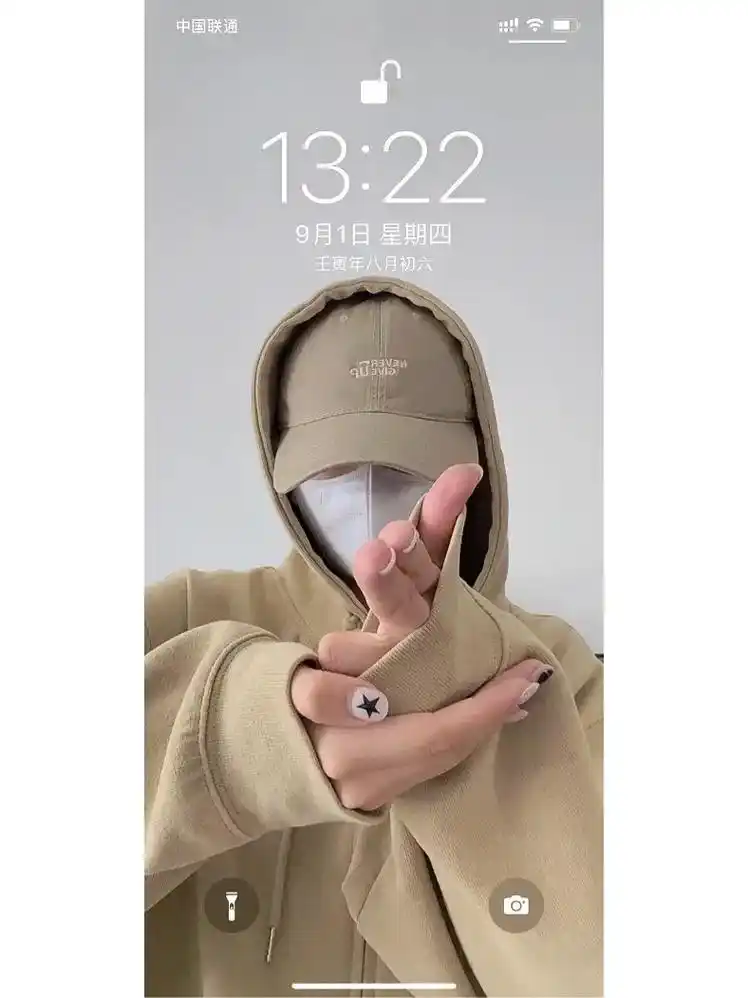 爱心手势壁纸锁屏.#锁屏壁纸 #爱心手势 快艾特你最好的朋友 - 抖音