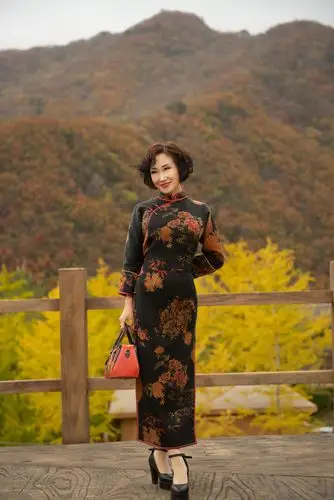 靓了旗袍!醉了金秋! - 美篇