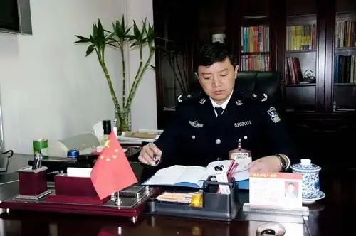 黄建华的个人履历