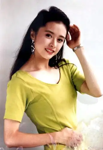 突然想起一个姐姐 何美钿