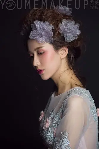 时尚精致新娘妆结合花朵 展现唯美少女风(2)_妆面赏析_影楼化妆_黑光