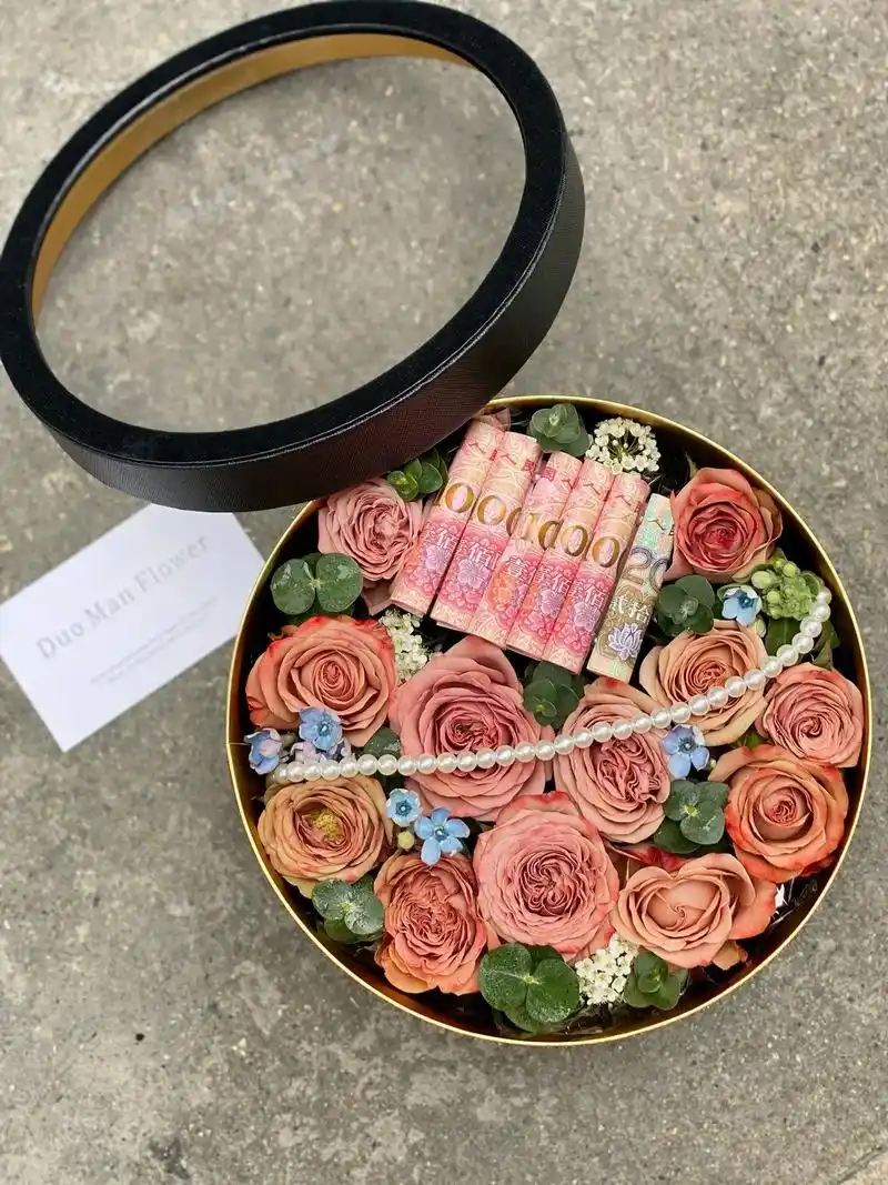 520现金有钱花复古鲜花礼盒.#520现金鲜花盒 #卡布奇诺 - 抖音