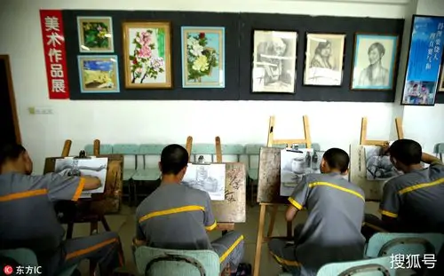 ""听说少年犯在里面可以上课,他们上些什么课程,和外面的学校一