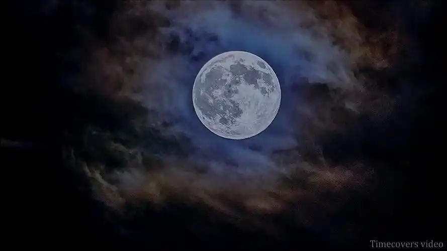 夜月的星空:城市景观与自然的结合