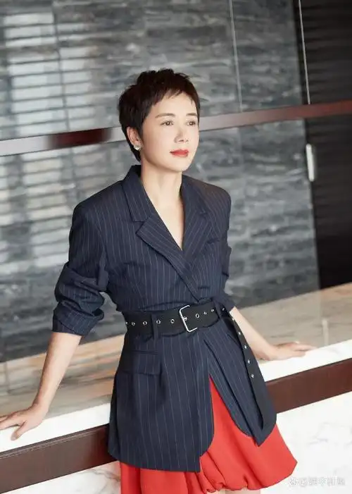 说到蒋雯丽和明道,你可能首先想到的是两位风格迥异的演员.