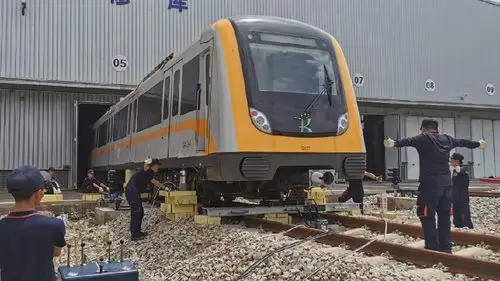 昆明地铁4号线开展电客列车脱轨救援演练