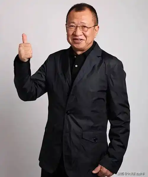 75岁许绍雄豪宅曝光,家中泳池可容纳20人,奢华生活尽显无遗!