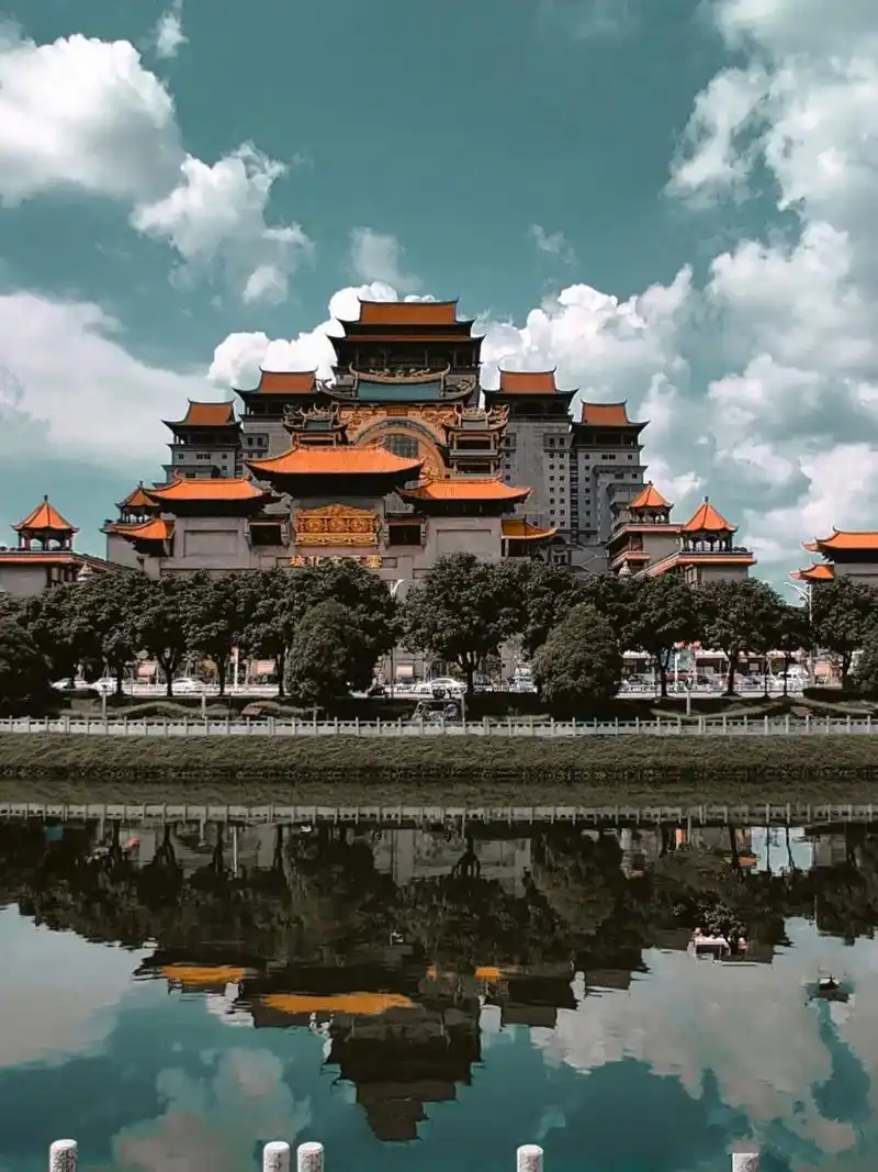 广西"小布达拉宫"——云天文化城.广西玉林有一座气势恢宏的地 - 抖音