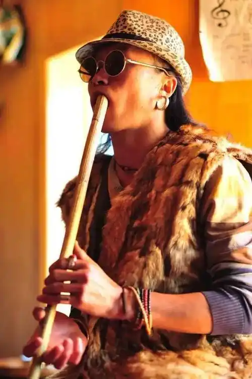 图瓦人的乐器"苏尔"