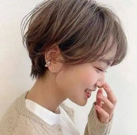 自带修颜瘦脸的短发谁不爱,甜美减龄之余又凸显出干练气质