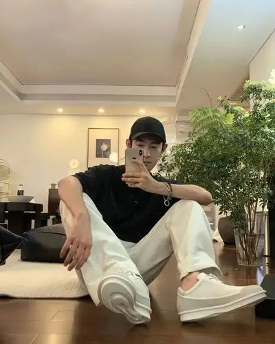 男生如何自拍才帅气? - 知乎