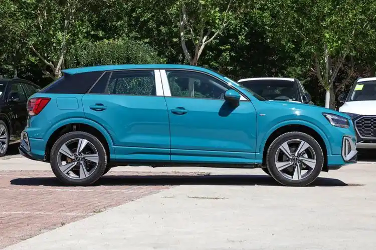奥迪q2l,小型suv,造型时尚,车身灵活,行驶品质良好