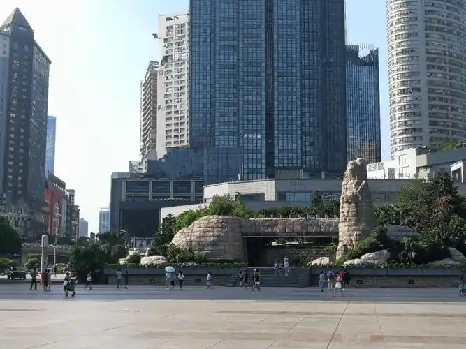 重庆西部商圈第一大步行街,是江北区商业中心之一,仅次于解放碑