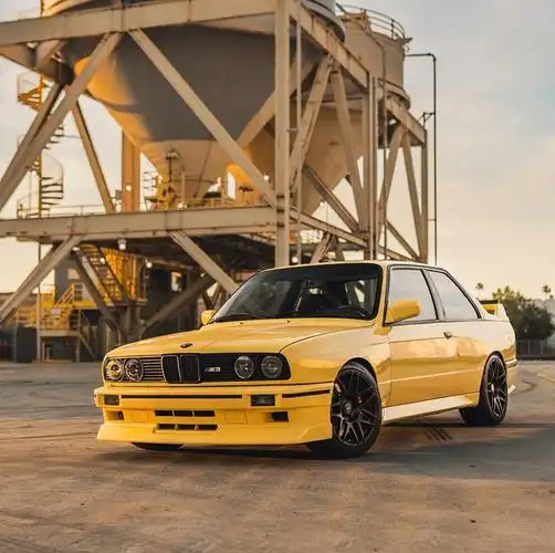 黄黄的宝马e30m3这崭新的感觉也太棒了吧