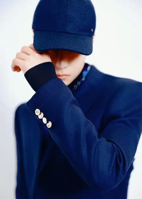 王一博今天也很酷#wyb#王一博平安喜乐#棒球帽夹杂街头风范,经涤腚